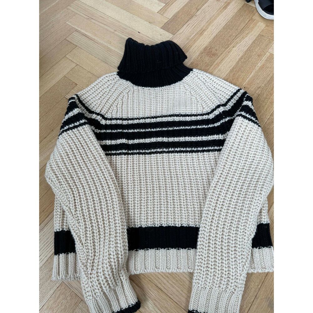 ESSENTIEL ANTWERP - Black and Ivory Stripe Chunky Knit Tneck - M
